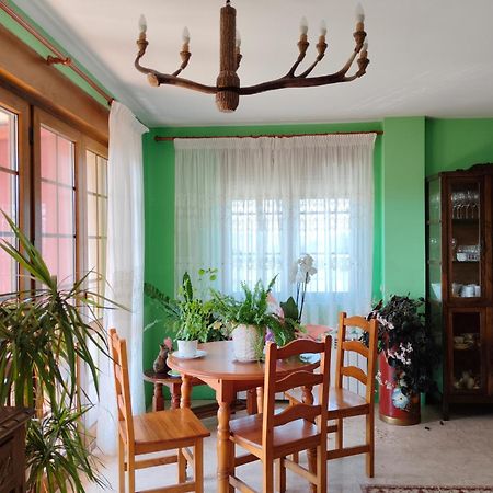 Hospedaje Casa Milagros ซันติยานาเดลมาร์ ภายนอก รูปภาพ