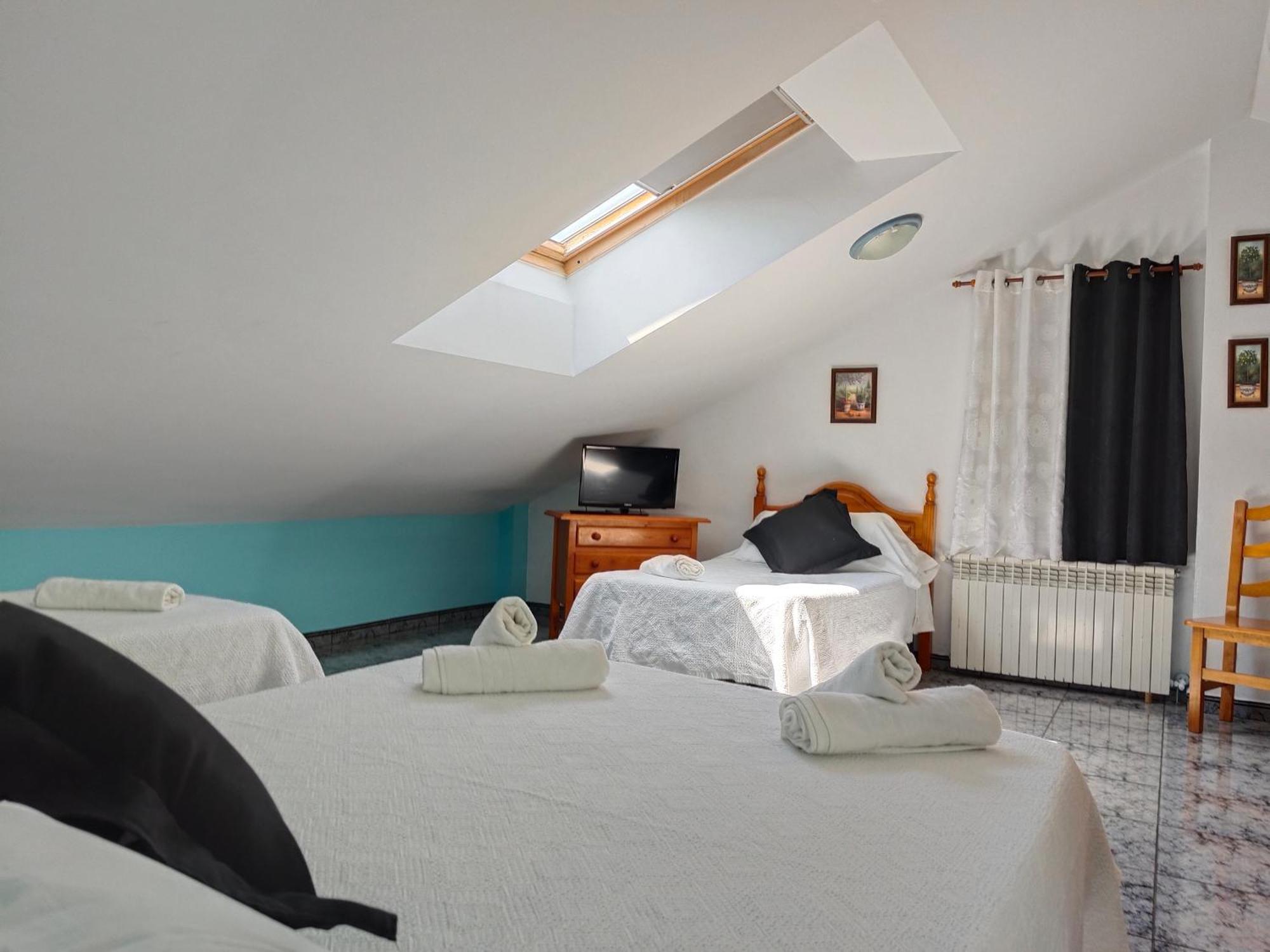 Hospedaje Casa Milagros ซันติยานาเดลมาร์ ภายนอก รูปภาพ
